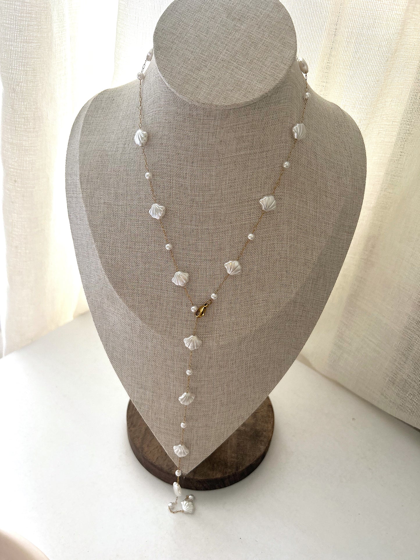 Shell drop necklace