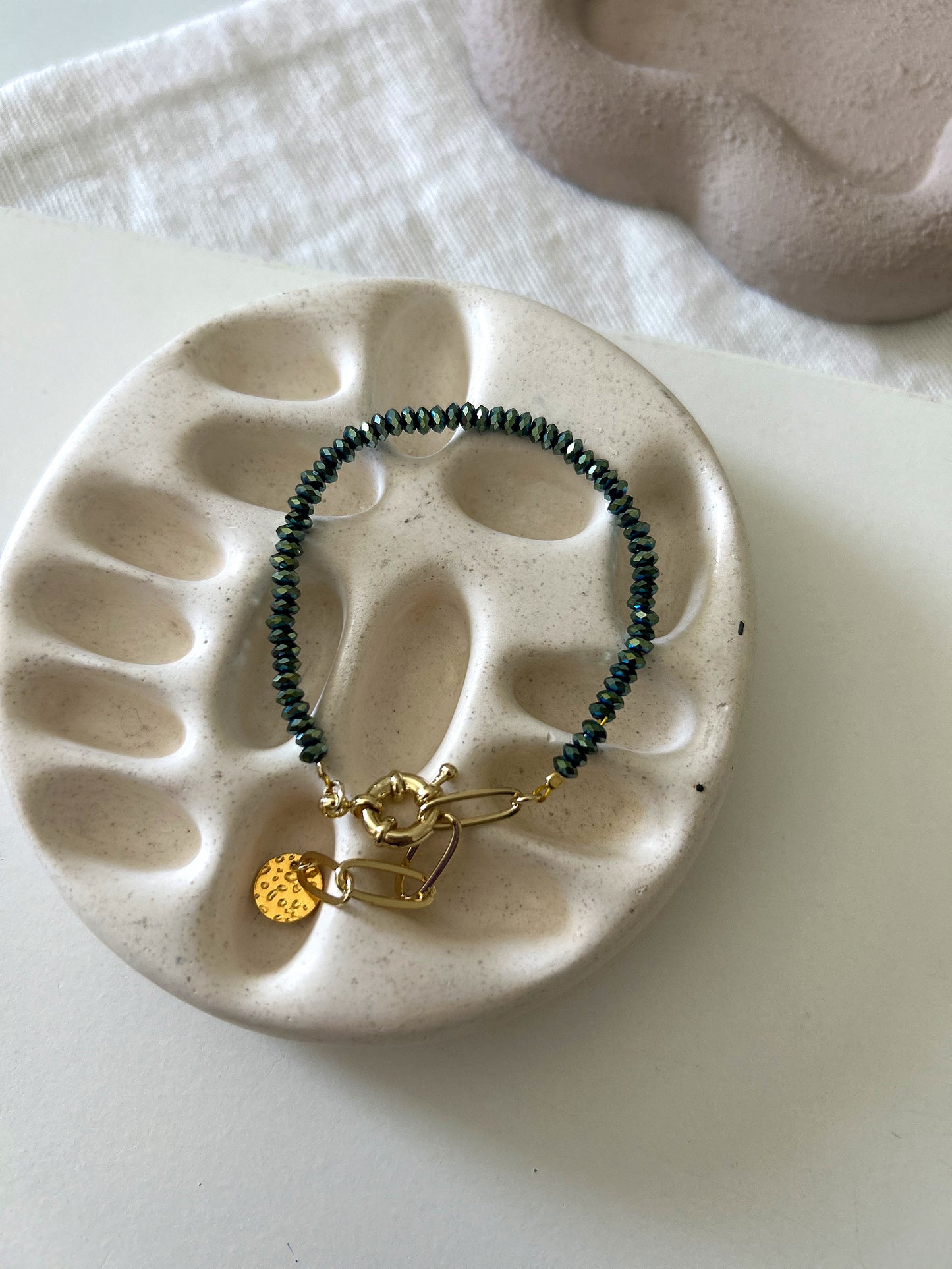 Green stone bracelet (golden lock)