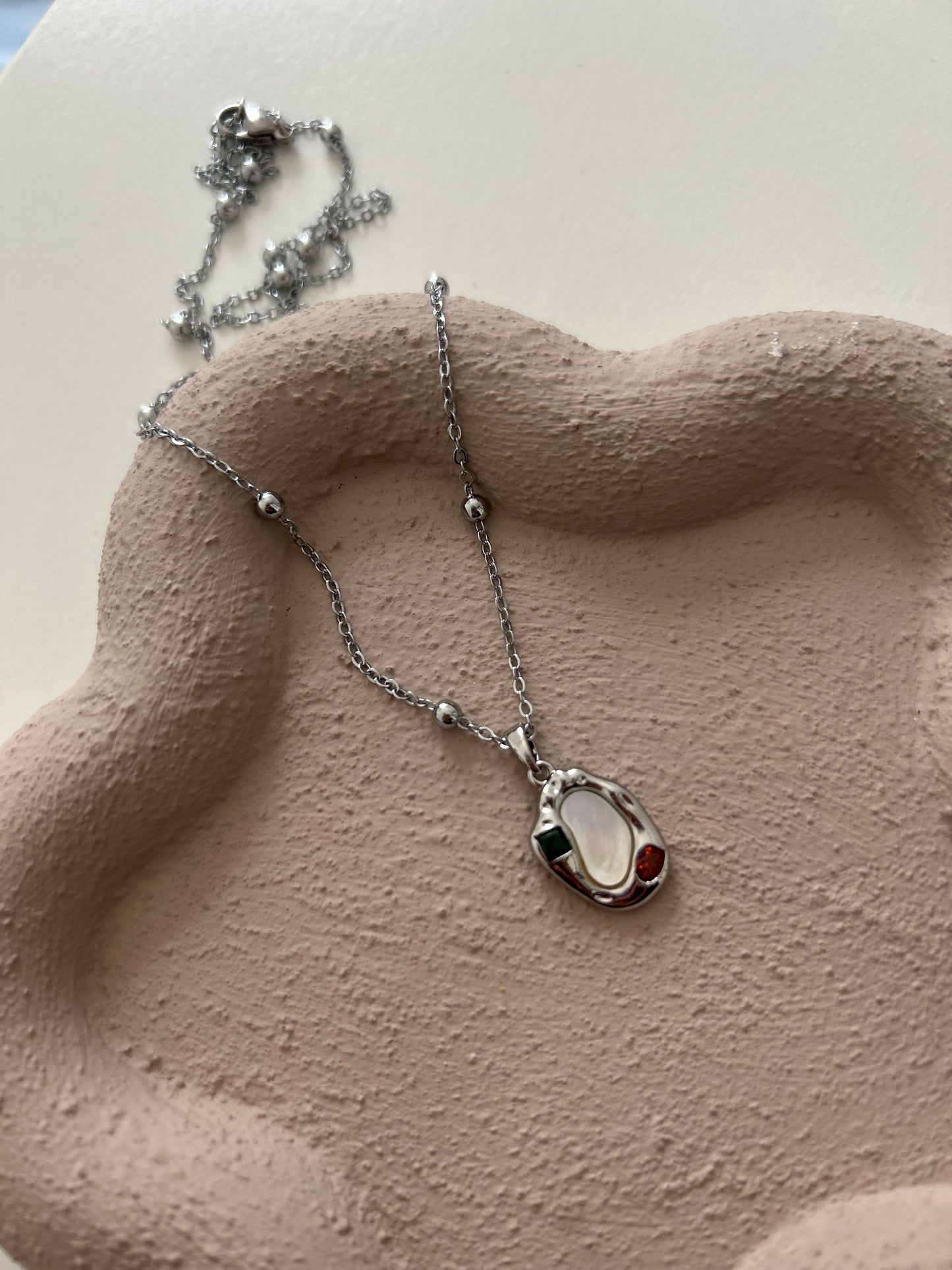 Silver classic marble necklace