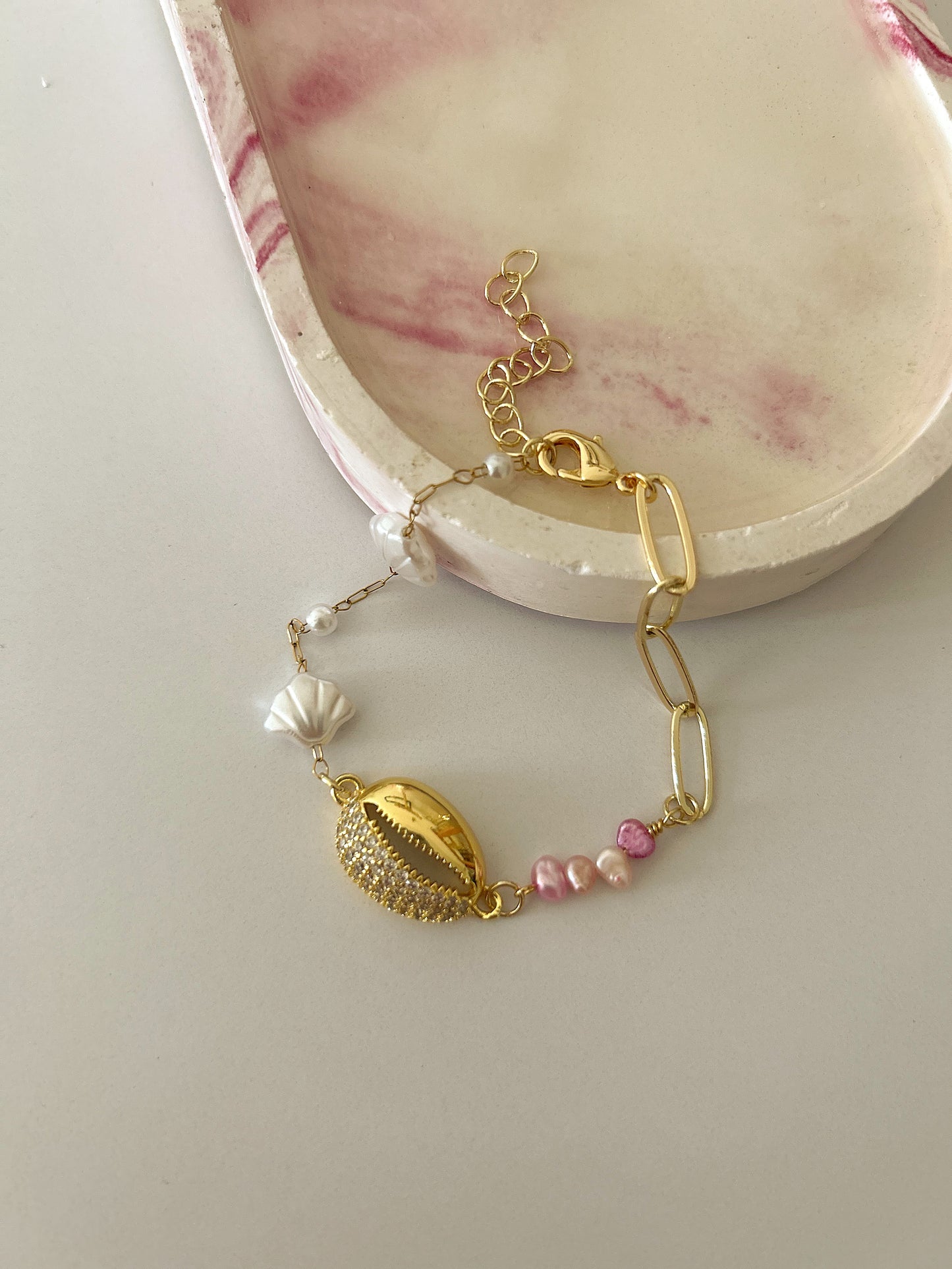 Pink pearl’s bracelet