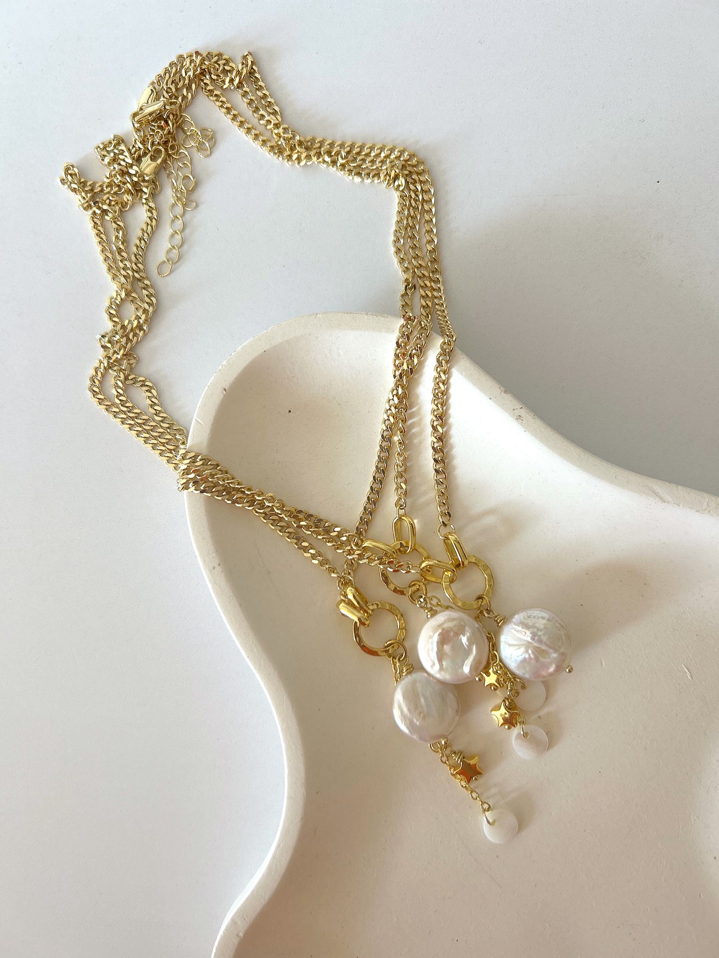 Hot pearl necklace