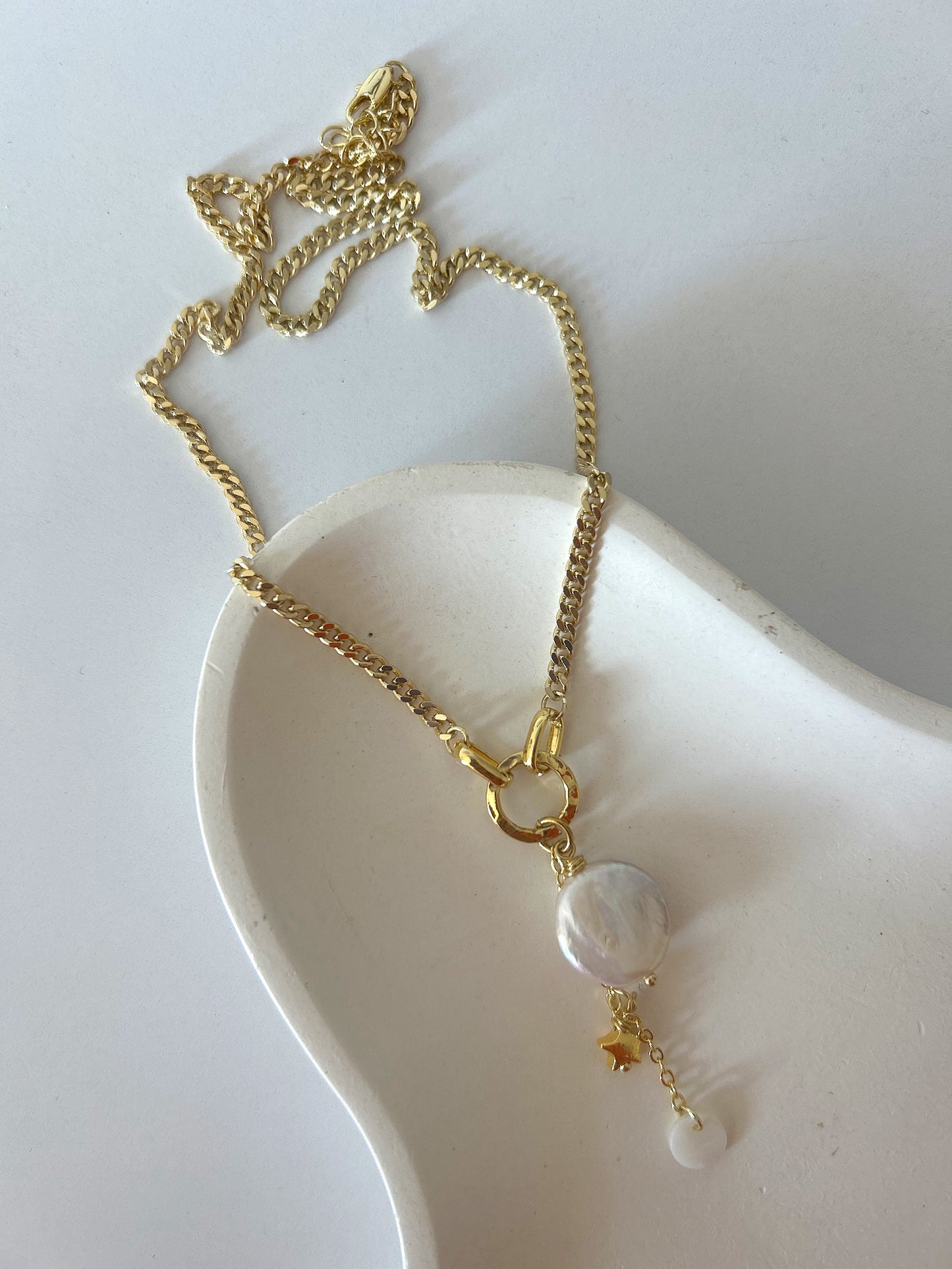 Hot pearl necklace