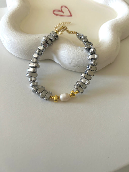Silver bracelet with pearl