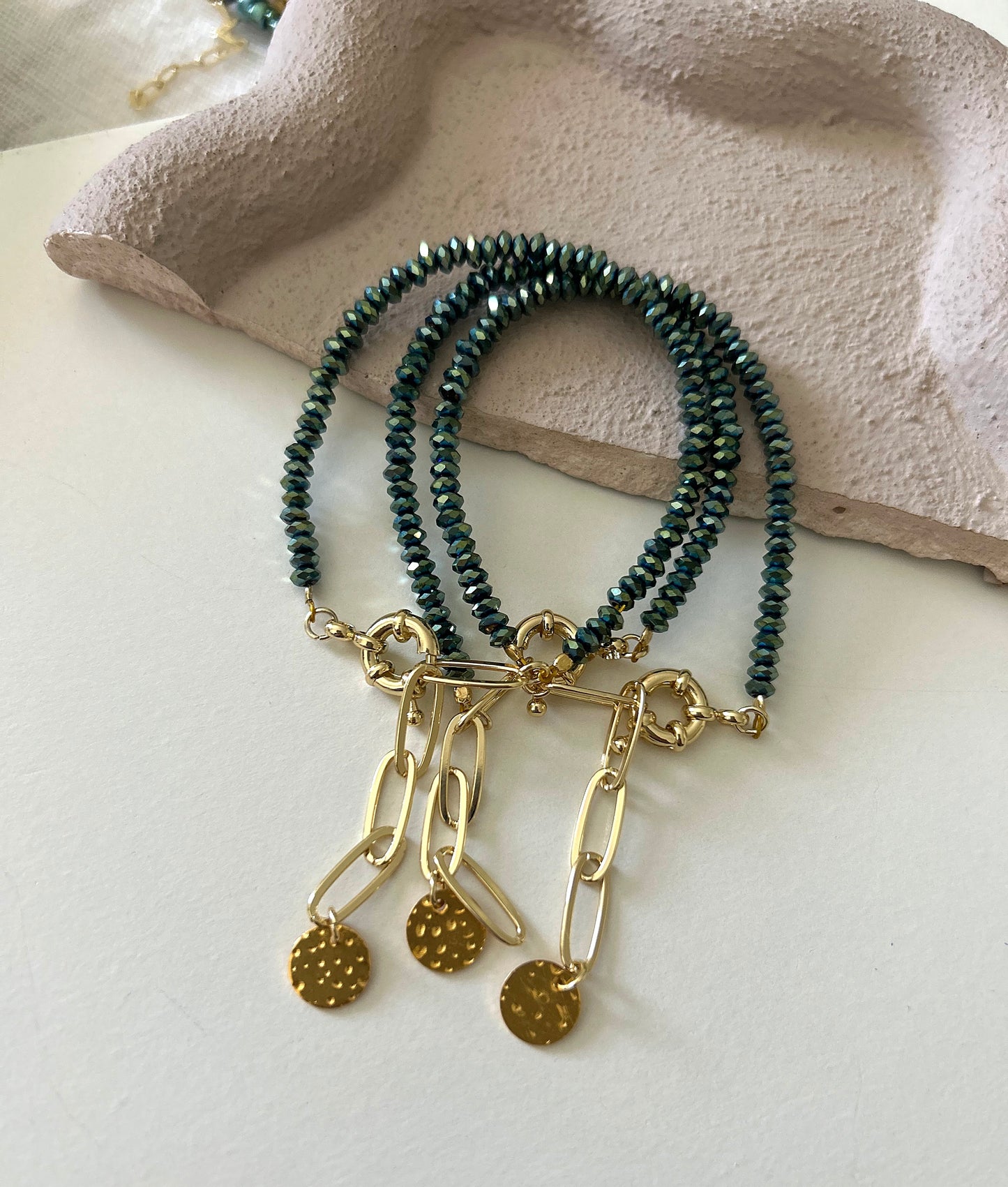 Green stone bracelet (golden lock)