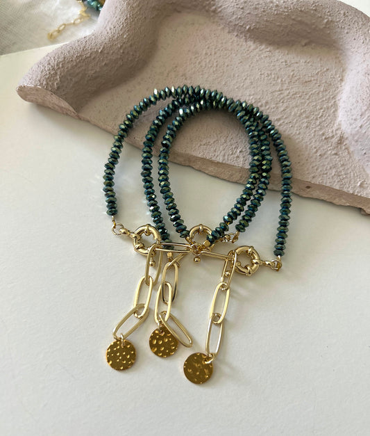 Green stone bracelet (golden lock)