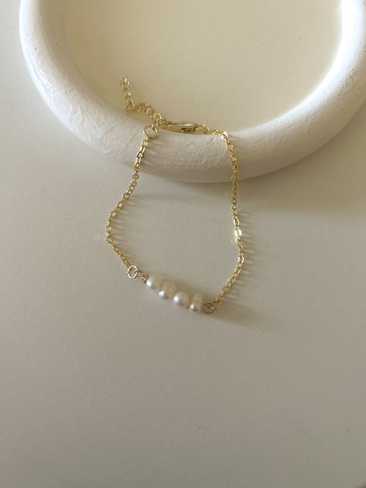 Pearly pearly bracelet