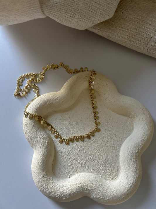 Basic gold necklace
