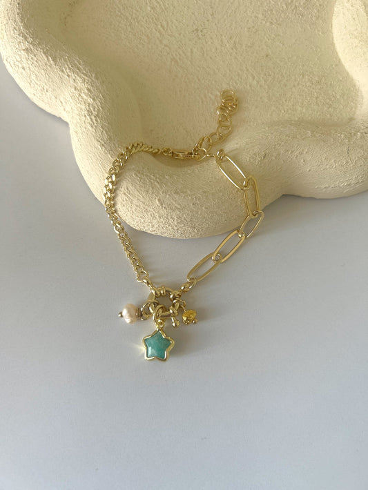 Elegant star bracelet with turquoise stone