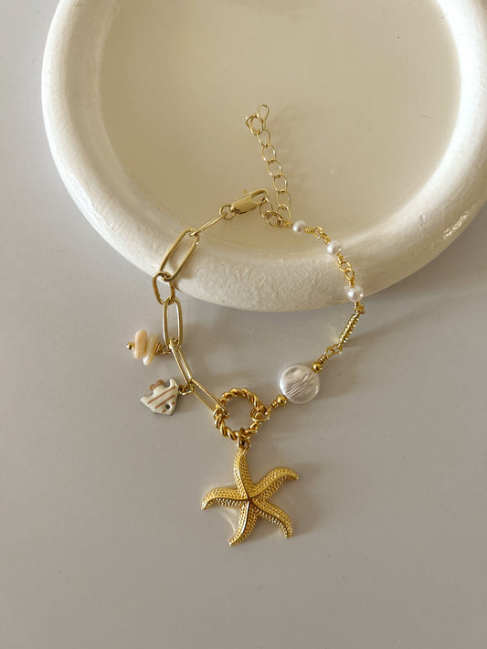 Golden star bracelet
