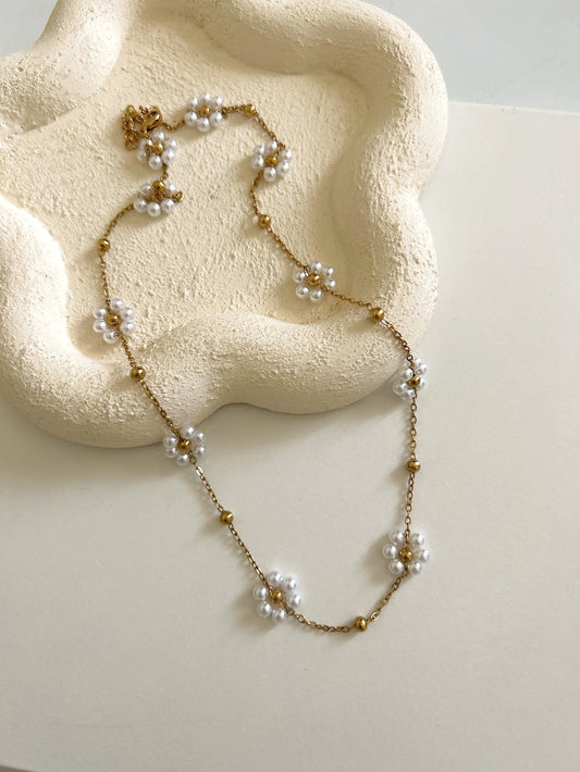 White flowers necklace