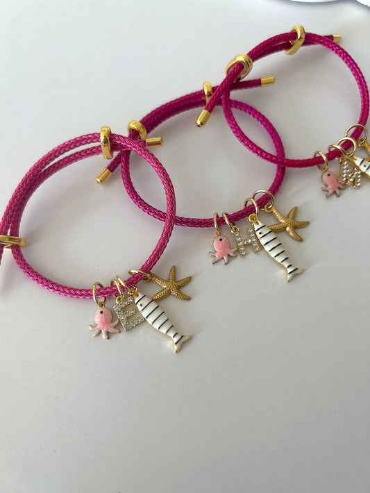 Summary bracelet with white fish