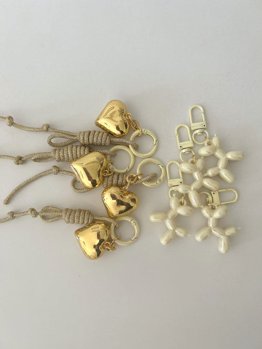 Golden bestie with creamy balloon dog