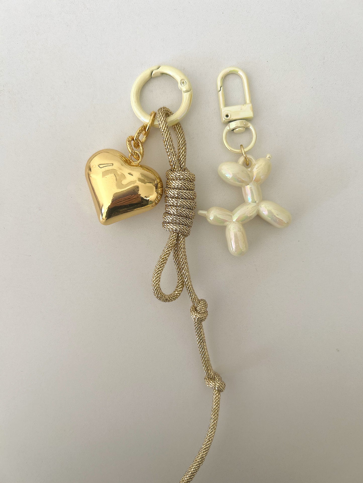 Golden bestie with creamy balloon dog